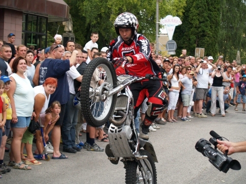 Ukážka majstrovstva motorkárov